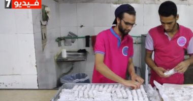 بياكلها الفقير والبيه.. صناعة "حلاوة المولد" بطنطا من نار الفرن للمستهلك