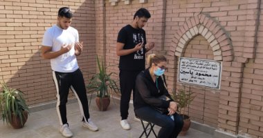 رانيا محمود ياسين تحيي الذكرى الأولى لوفاة والدهامن أمام قبره:فوضت قلبي لله
