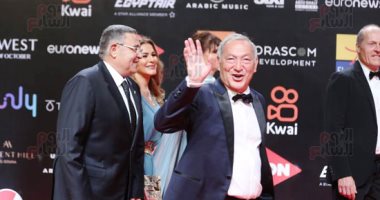 حسام صالح وسميح ساويرس وبشرى وأروى جودة يصلون افتتاح مهرجان الجونة