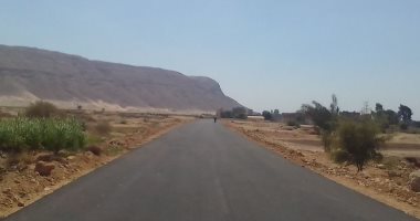 رصف الطريق الدائرى لقرية النواورة بالبدارى بطول 11 كم لربط المحاور المرورية بأسيوط