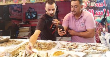 البطارخ ظهرت فى بورسعيد.. شاهد أكبر سمكة لوت فى سوق الأسماك.. لايف