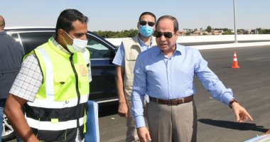 أخبار مصر.. الرئيس السيسى يتفقد تطوير الطرق والصرف الصحى بالقاهرة الجديدة 