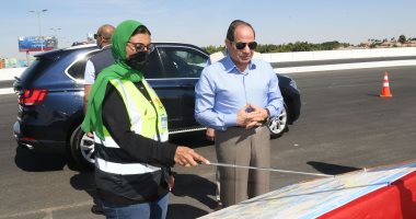 الرئيس السيسى يتفقد تطوير الطرق الجديدة ويناقش العاملين بكوبرى سمير غانم