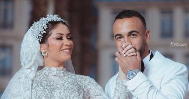 قلب أحمر وخاتم الماظ.. أفشة ينشر صورا من حفل زفافه