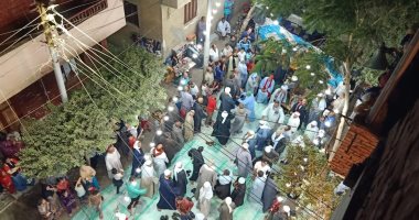 حمص وفول سودانى.. حلقات ذكر وتواشيح احتفالا بالمولد النبوى فى بنى سويف "فيديو"