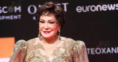 سقوط لبلبة على خشبة مسرح افتتاح مهرجان الجونة بعد حديثها عن سمير غانم