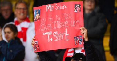 واتفورد ضد ليفربول.. مشجع يطلب قيمص صلاح.. ويؤكد: "أنت مثلى الأعلى"