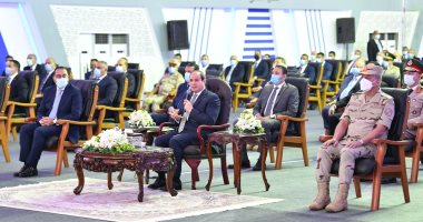 الرئيس السيسي خلال افتتاحه عددا من مشروعات إسكان بديل المناطق غير الآمنة: مصر خسرت 400 مليار دولار عام 2011.. وطرح قضية إعادة تنظيم الدعم هدفه التوفير الصح وبجد".. و"معايا دعم إلهى واللى بيتعمل مش بقدراتنا"