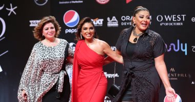 إلهام شاهين وهالة صدقى وروجينا يحضرن عرض فيلم "كباتن الزعترى" فى مهرجان الجونة