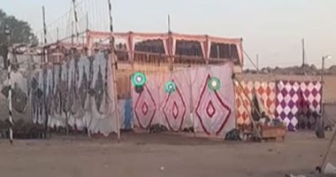 حبايب النبى شدوا الرحال للاحتفال.. نصب الخيام استعدادا لليلة الختامية من المولد بأسوان.. لايف وصور
