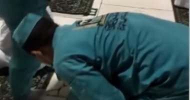 السعودية تبدأ تخفيف إجراءات كورونا بإزالة علامات التباعد بالمسجد الحرام..فيديو