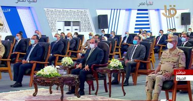 الرئيس السيسي يشاهد فيلما تسجيليا عن جهود الدولة فى تطوير المناطق غير الآمنة