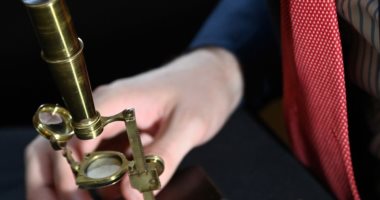 "مجهر" داروين للبيع فى مزاد علنى ديسمبر المقبل.. اعرف سعره المتوقع "صور"