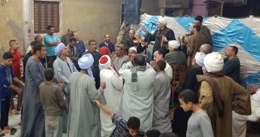 "مدد يا رسول الله".. ابتهالات وتواشيح حضرة صوفية فى حب النبى (فيديو)