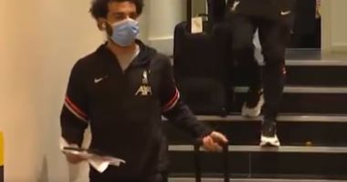شاهد لحظة وصول محمد صلاح ورفاقه إلى ملعب "فيكارج رود" لمواجهة واتفورد.. فيديو
