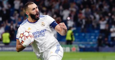 روبرتو كارلوس يرشح كريم بنزيما للتتويج بجائزة أفضل لاعب فى العالم 2021
