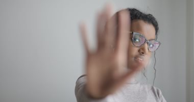 اعرف كل برج بيتعامل مع الرفض إزاى.. الميزان هيخليك تندم والحمل مش هيستسلم