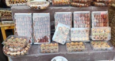 السيوى سادة ومحشى مكسرات.. جولة داخل أكبر معرض للتمور بمصر (فيديو)