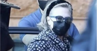 هيلارى وابنتها يزوران بيل كلينتون فى مستشفى إيرفاين خلال فترة تعافيه.. صور