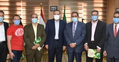 محافظ الشرقية يُكرم قرية شبرا النخلة ببلبيس لجمعها 1303 أكياس دم خلال حملات تبرع