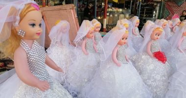 عروسة المولد بالأبيض فى بورسعيد.. صاحب محل: تبدأ من 100 جنيه.. فيديو