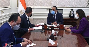 رئيس الوزراء يتابع ملفات عمل الهيئة العامة للاستثمار والمناطق الحرة .. صور