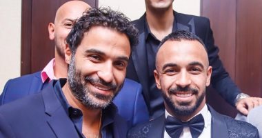 أحمد فهمي يهنئ أفشة بحفل زفافه بصورة تجمعهما: ألف مبروك لأخويا الصغير