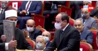 الرئيس السيسي فى الاحتفال بالمولد النبوى الشريف: قضية الوعى الرشيد وفهم صحيح الدين ستظل من أولويات المرحلة الراهنة.. وتحقيق التعايش والسلام الاجتماعي بين البشر حق للناس جميعًا.. والحياة الكريمة من مبادئ الإسلام