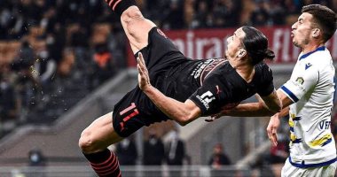 إبراهيموفيتش يحتفى بالعودة للملاعب بصورة: "أنت تمشى وأنا أطير"
