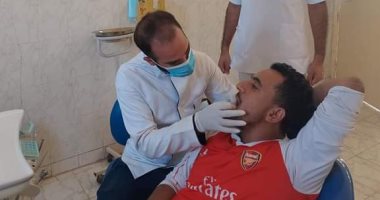 الكشف وصرف العلاج مجانا لأهالى قرية الحمروين بالقصير ضمن "حياة كريمة".. صور