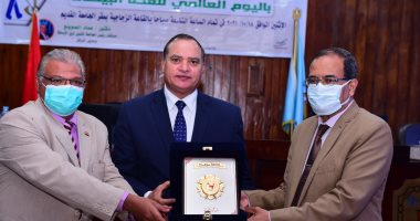 تنظيم حفل بجامعة سوهاج باليوم العالمى للعصا البيضاء للمكفوفين.. صور