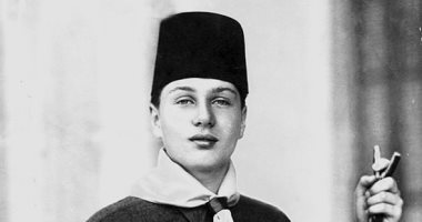 رسميًا فاروق ملكًا على عرش مصر.. كيف وثقت الكتب الحدث؟