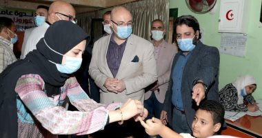 محافظ بنى سويف يتفقد مبادرة الكشف عن الأنيميا والسمنة بالمدارس