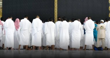 رئاسة شئون الحرمين تحتفى بعودة محاذاة المصلين فى الحرم بعد عام ونصف من التباعد