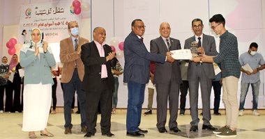 رئيس جامعة أسوان يشهد حفل استقبال طلاب "الطب" بالعام الجديد.. صور