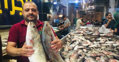 الجمبرى بـ60 والبورى بـ35 جنيها.. جولة فى سوق السمك بالإسماعيلية "فيديو"