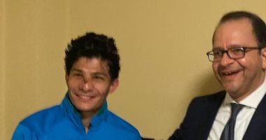 سفير مصر فى أثيوبيا يزور إسلام عيسى ويطمئن على حالته الصحية