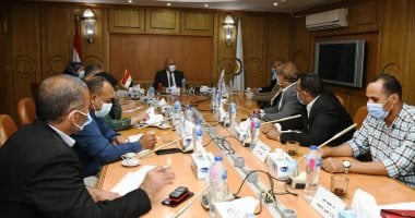 محافظ قنا يبحث إنتاج البيوجاز من مخلفات مشروعات الأمن الغذائى 