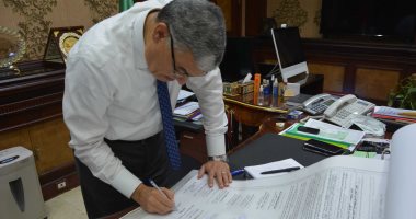 محافظ المنيا يوجه بإنجاز أعمال رصف طريق الصفصافة بمركز سمالوط .. صور
