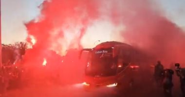 أتلتيكو مدريد ضد ليفربول.. جماهير الروخى بلانكوس تشعل أجواء المباراة بالشماريخ 