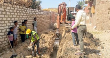 حياة كريمة شريان حياة لأسوان.. إنشاء طريق جديد يربط قرى وادى الصعايدة بطريق الغنيمية الصحراوى.. وتنفيذ 3 محطات معالجة لمياه الصرف بكوم إمبو.. وبدء إنشاء كوبرى أحمد مصطفى وتجديد شبكات كهرباء بقرى العباسية