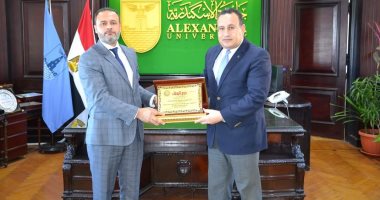 رئيس جامعة الإسكندرية يبحث مع وفد جامعة بنغازى الليبية سبل التعاون العلمى