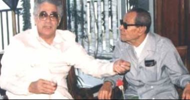 لماذا غضب نجيب محفوظ من أنيس منصور بسبب "عراف" وموقف طريف جمعهما فى اليمن