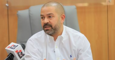رئيس رابطة الأندية يحضر مباراة الزمالك وإنبي بالدورى