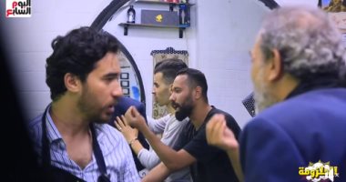 لو قابلت حلاق زى ده هتعمل معاه أيه؟ ..شوف رد فعل المصريين فى صالون الحلاقة