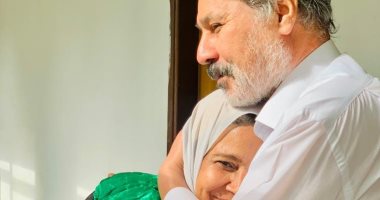 الإصرار بيحقق الحلم.. "نجوى" جدة لـ3 أحفاد تحصل على الدكتوراه بدعم زوجها