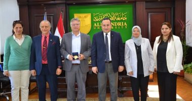 رئيس جامعة الإسكندرية يستقبل منسق العلاقات الدولية بجامعة بوردو الفرنسية 
