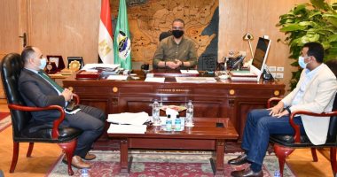 محافظ الفيوم ووفد وزارة البيئة يبحثان آليات الاستثمار بالمحميات الطبيعية