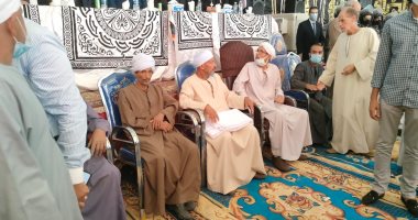 فرحة كبيرة بإنهاء خصومة ثأرية بين عائلتين بمدينة إسنا.. لايف