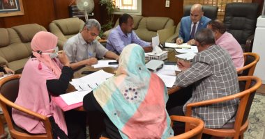 رئيس جامعة الأقصر يناقش ملف التماسات السكن بالمدن الجامعية.. اعرف التفاصيل